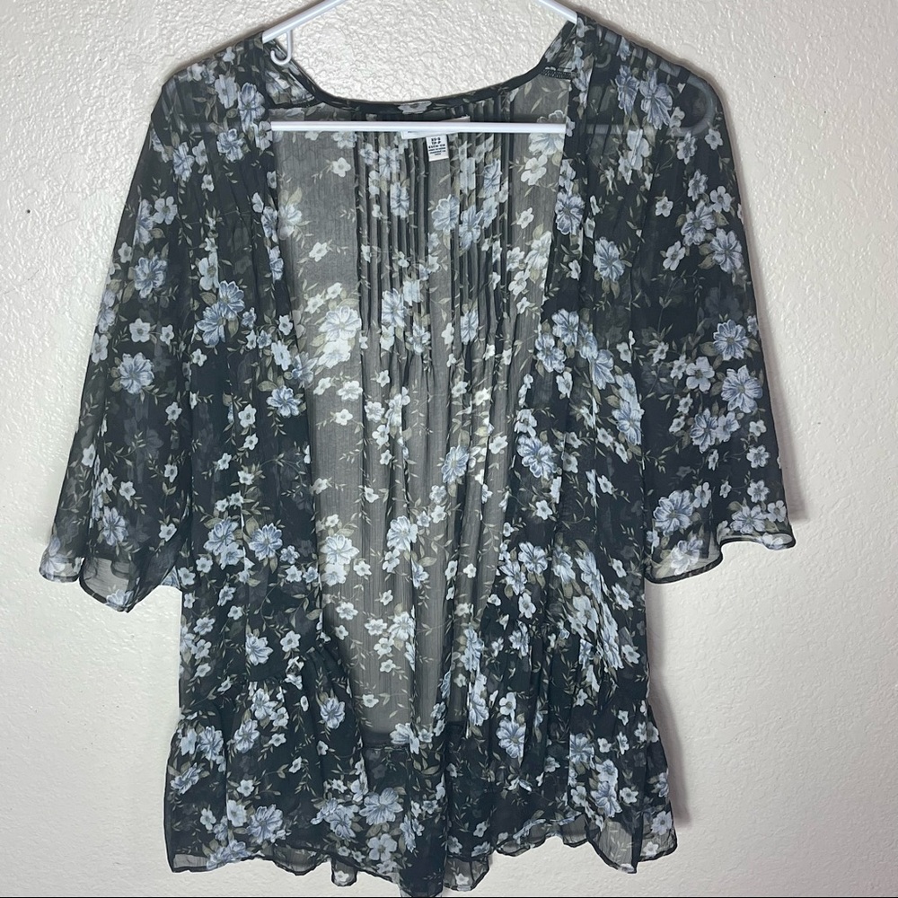 AMERICAN EAGLE black sheer floral Shaw kimono small oversized fit